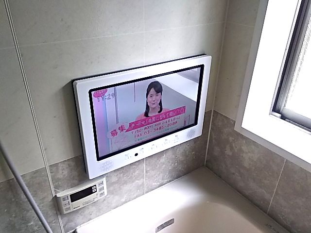 東京都世田谷区ツインバード浴室テレビVB-BS229W(22V型)工事店